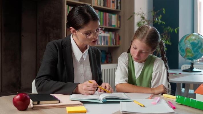 Pedagog Nedir? Çocuk ve Genç Gelişiminin Rehberi